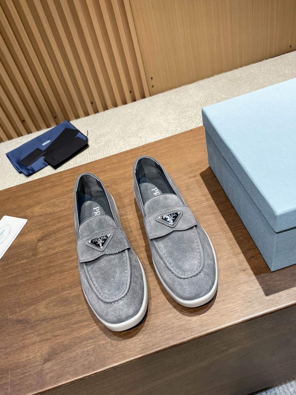 프라다 로퍼