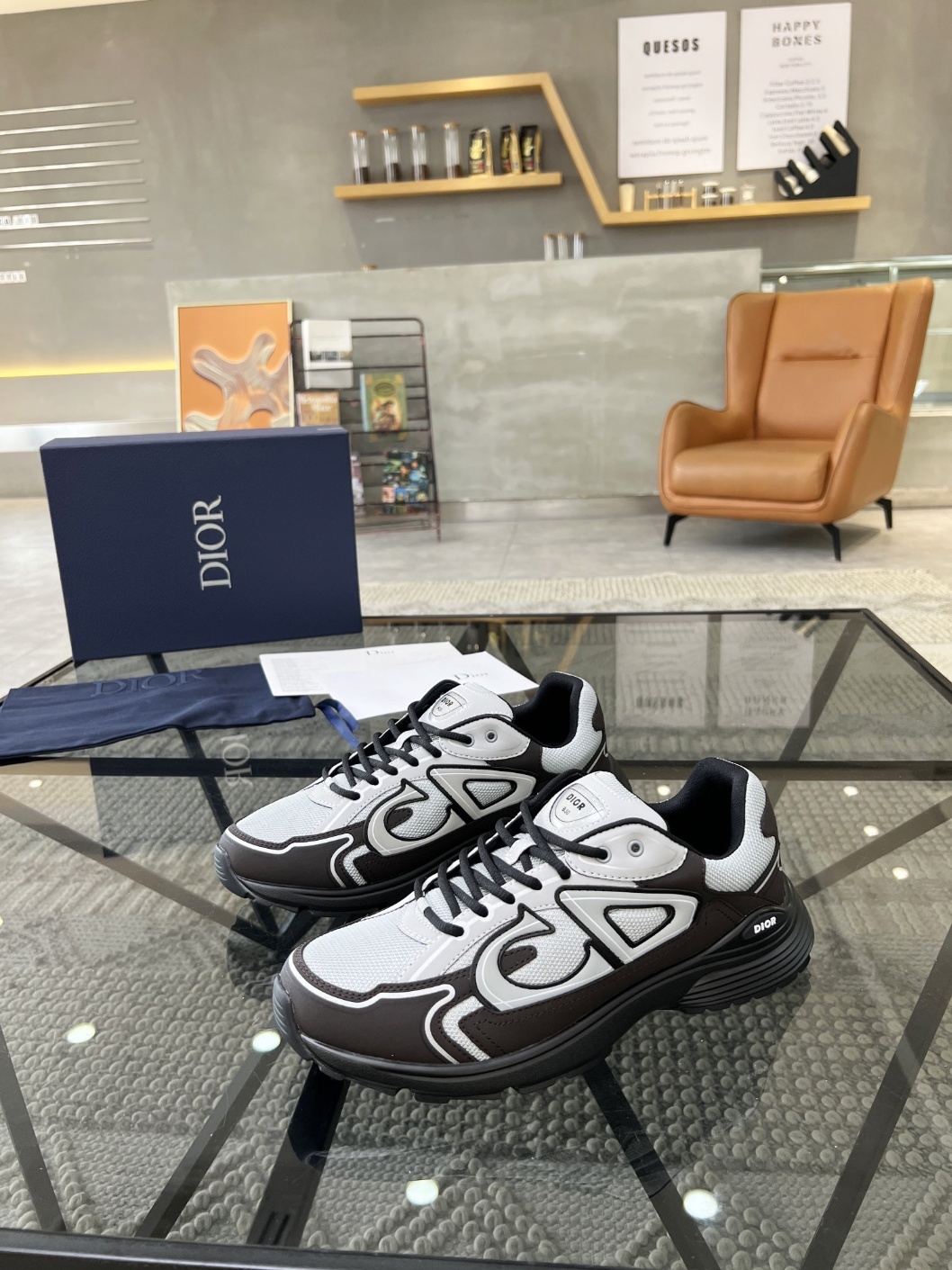 디올 스니커즈