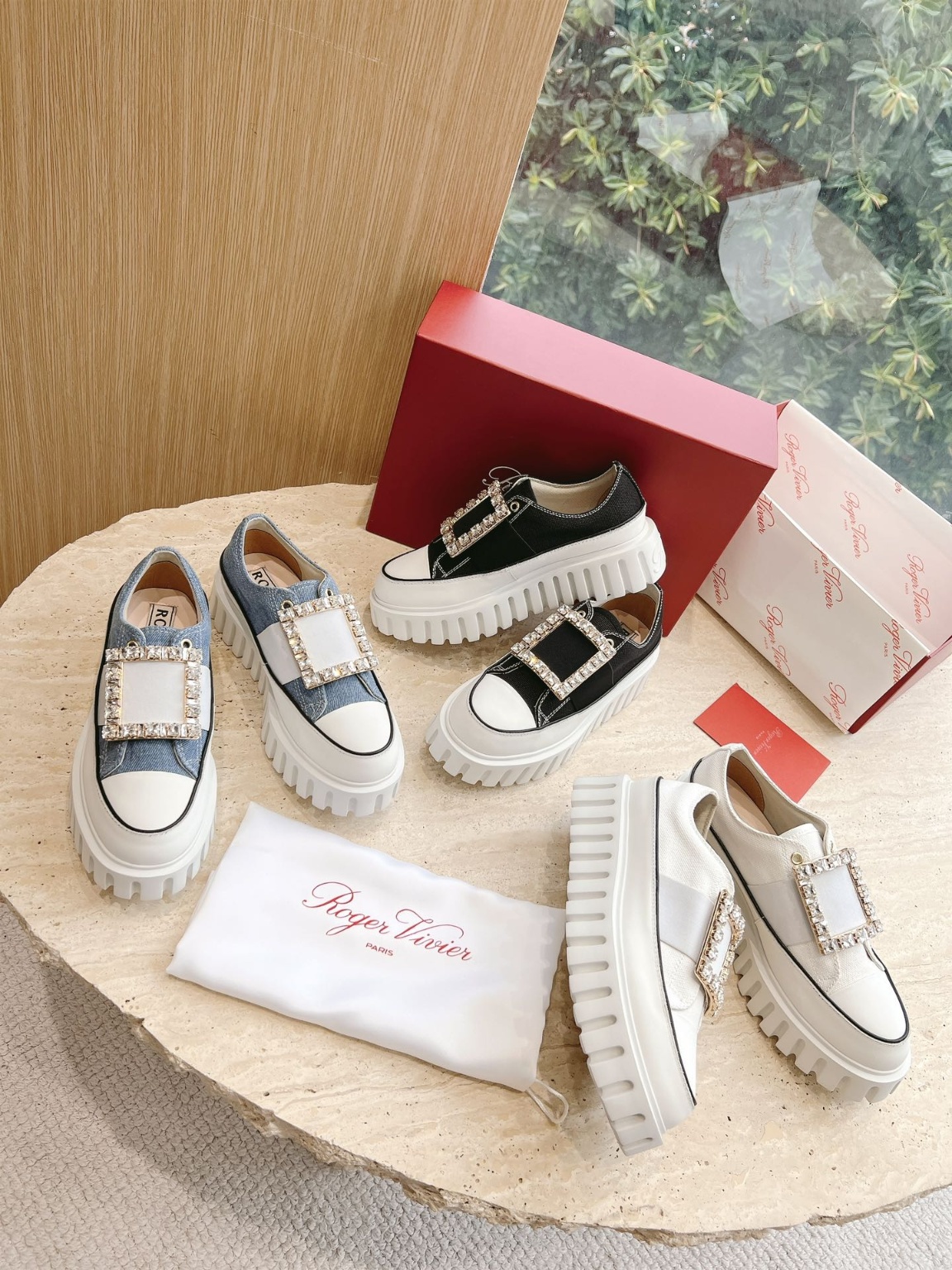 로저비비에 스니커즈