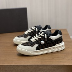 발렌티노 스니커즈