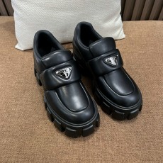 프라다 로퍼