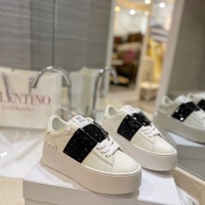 발렌티노 스니커즈