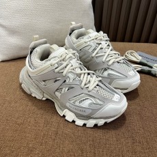 발렌시아가 스니커즈