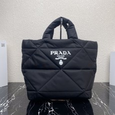 프라다 패딩리나일론토트백
