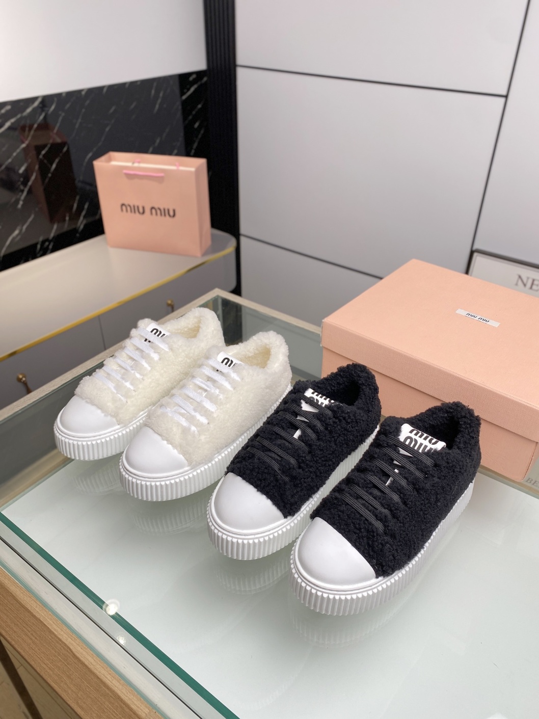 미우미우 스니커즈