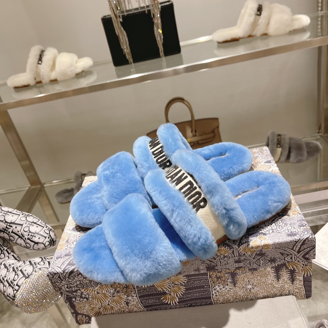 디올 양털슬리퍼