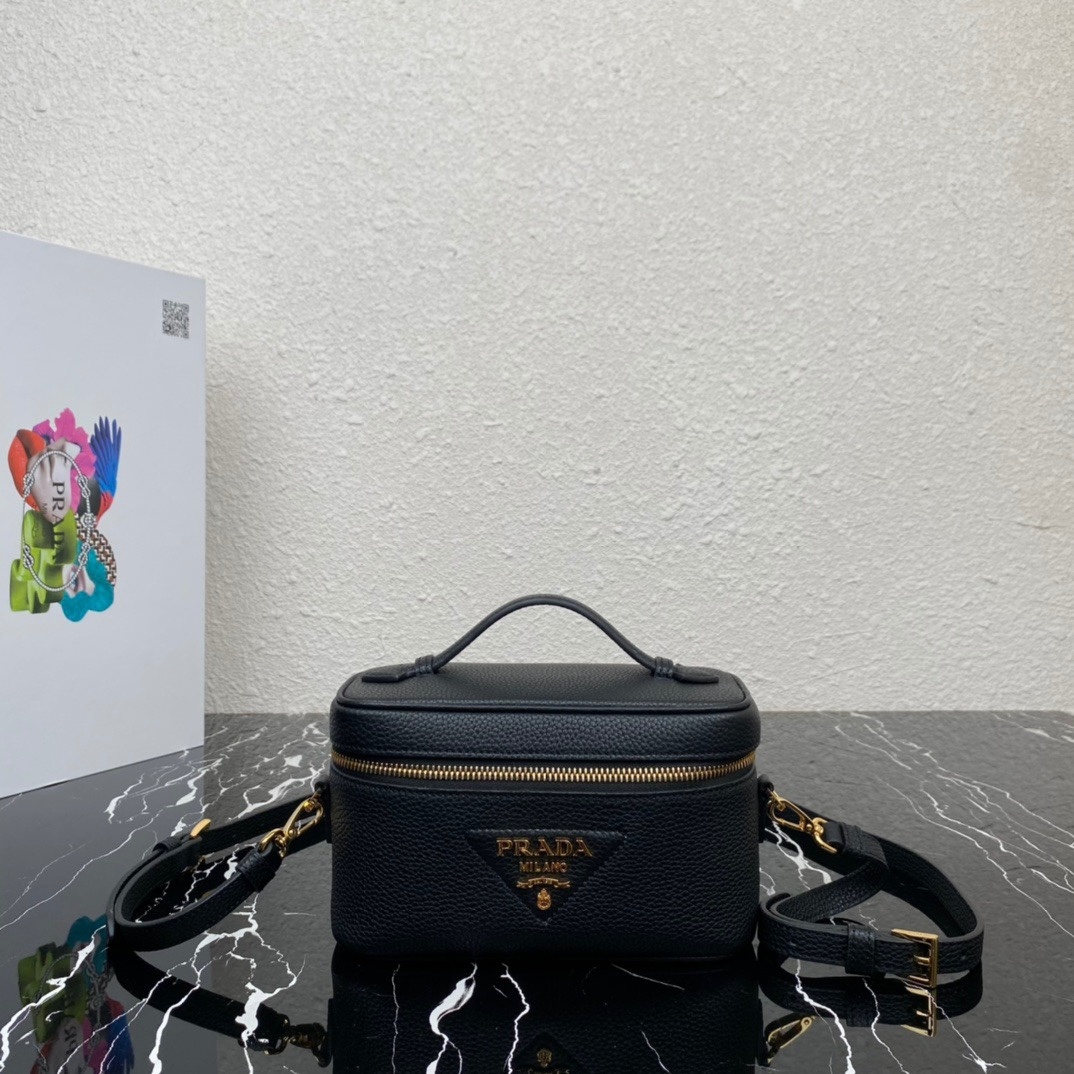 프라다 베니티가죽미니백