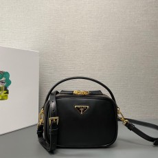프라다 가죽미니백