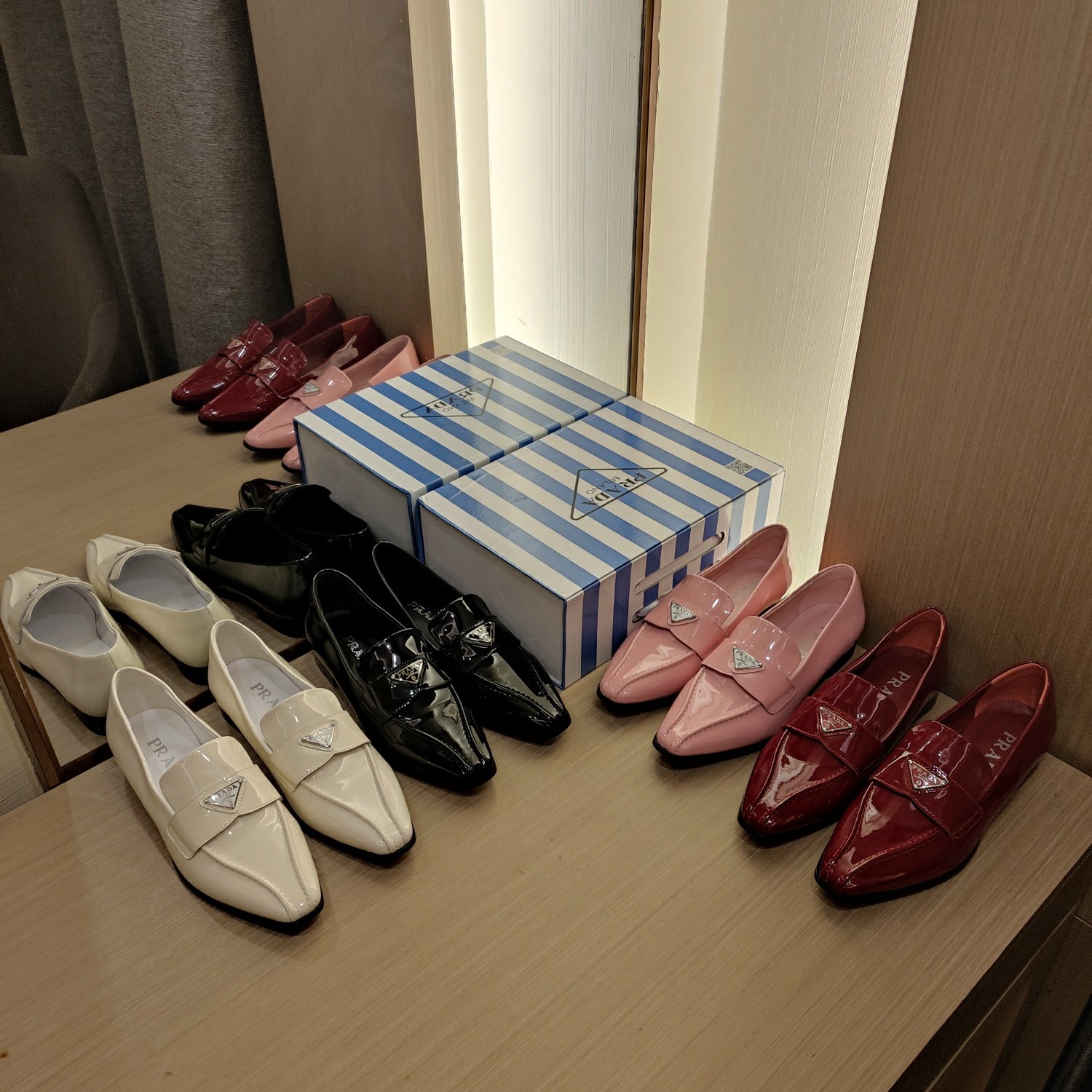 프라다 로퍼