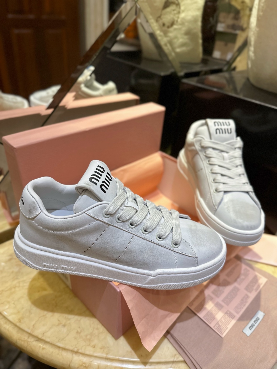 미우미우 스니커즈