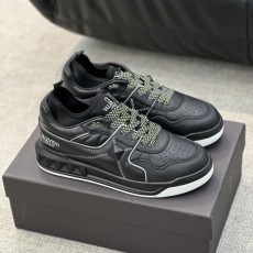 발렌티노 스니커즈