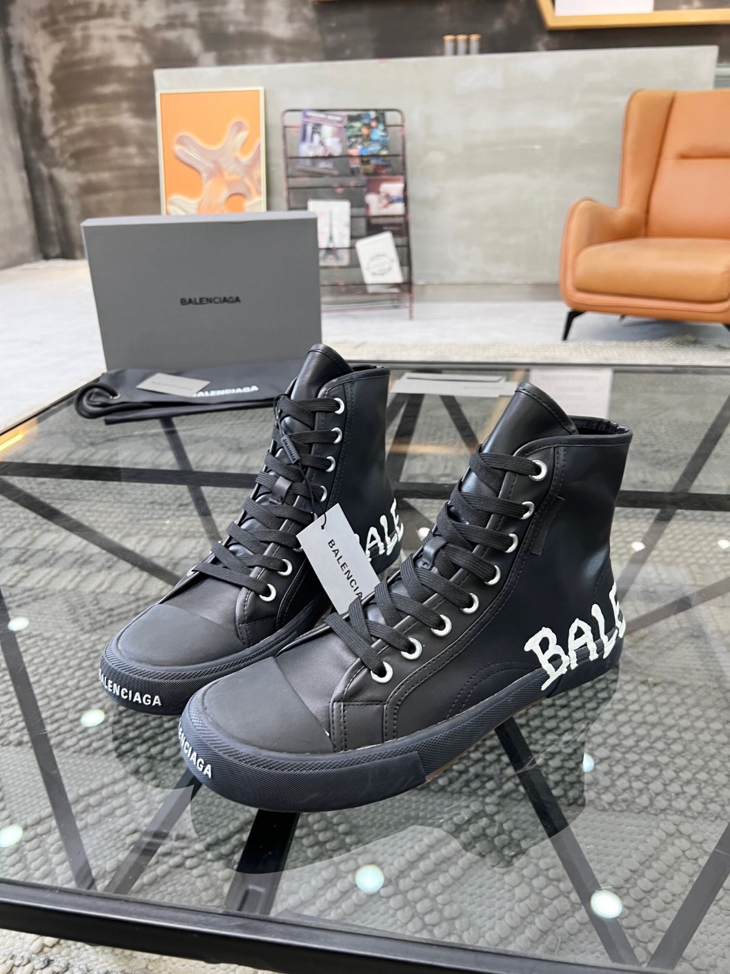 발렌시아가 스니커즈