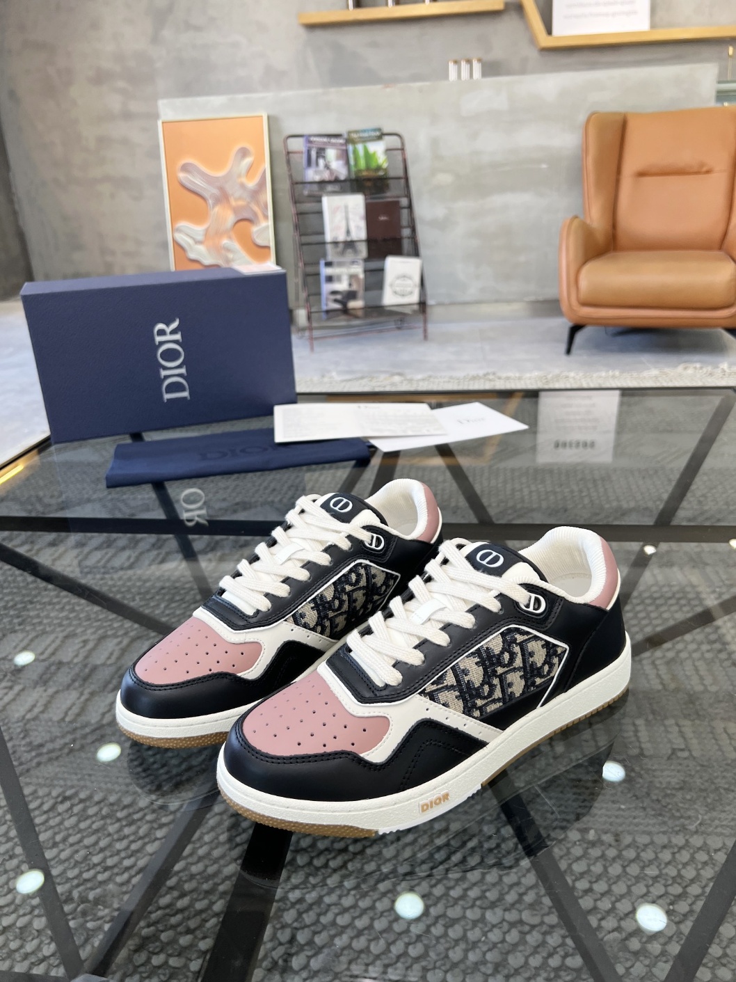 디올 스니커즈