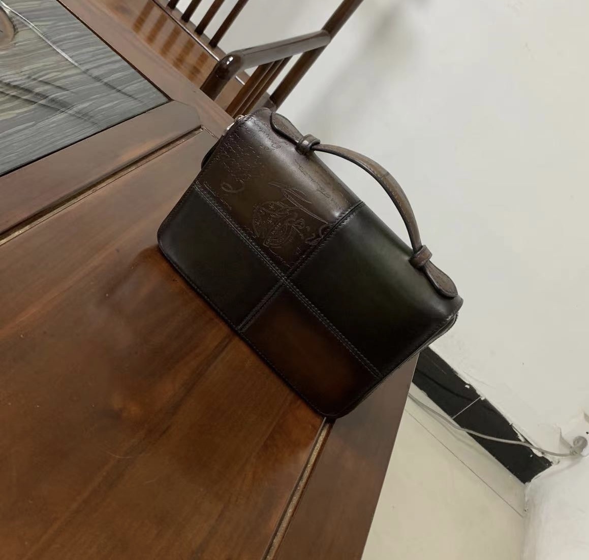 벨루티 클러치백