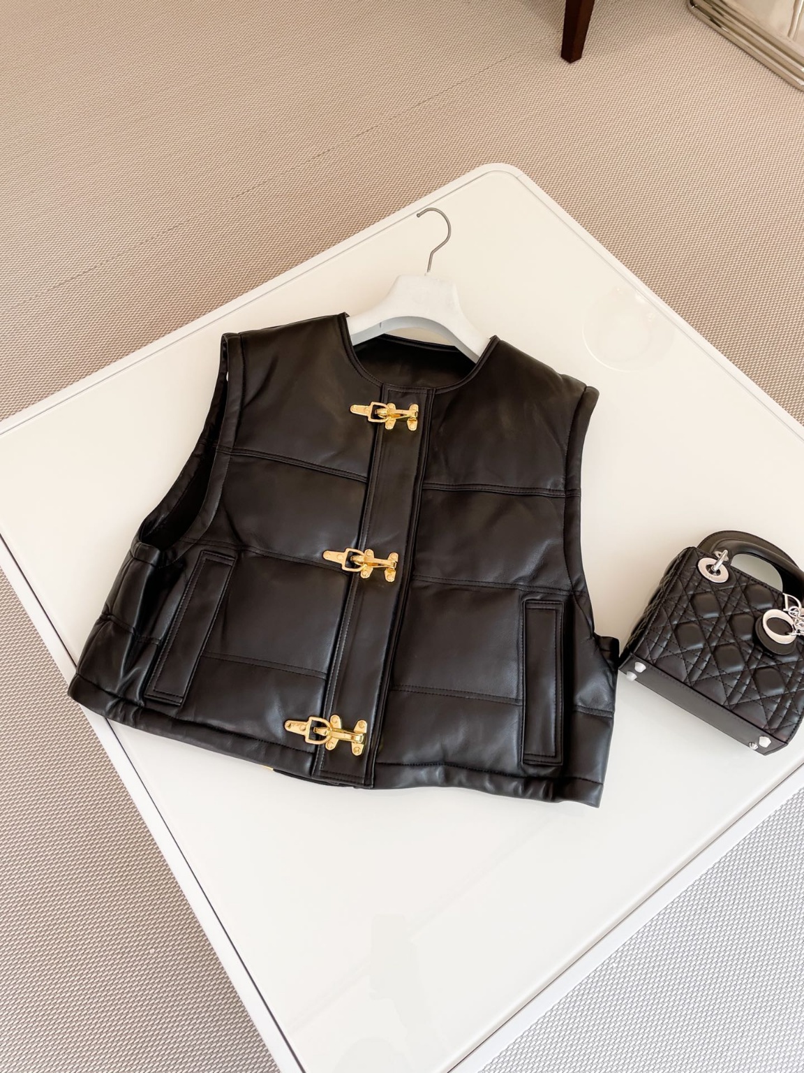 셀린느 가죽패딩조끼