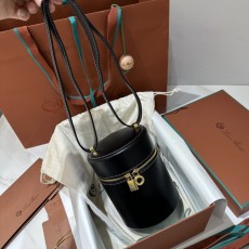 로로피아나 엑스트라케이스