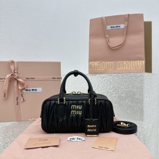 미우미우 마테라쎄볼링백