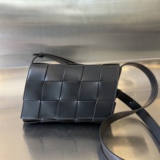 보테가베네타 브레이드크로스백
