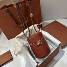 로로피아나 엑스트라케이스