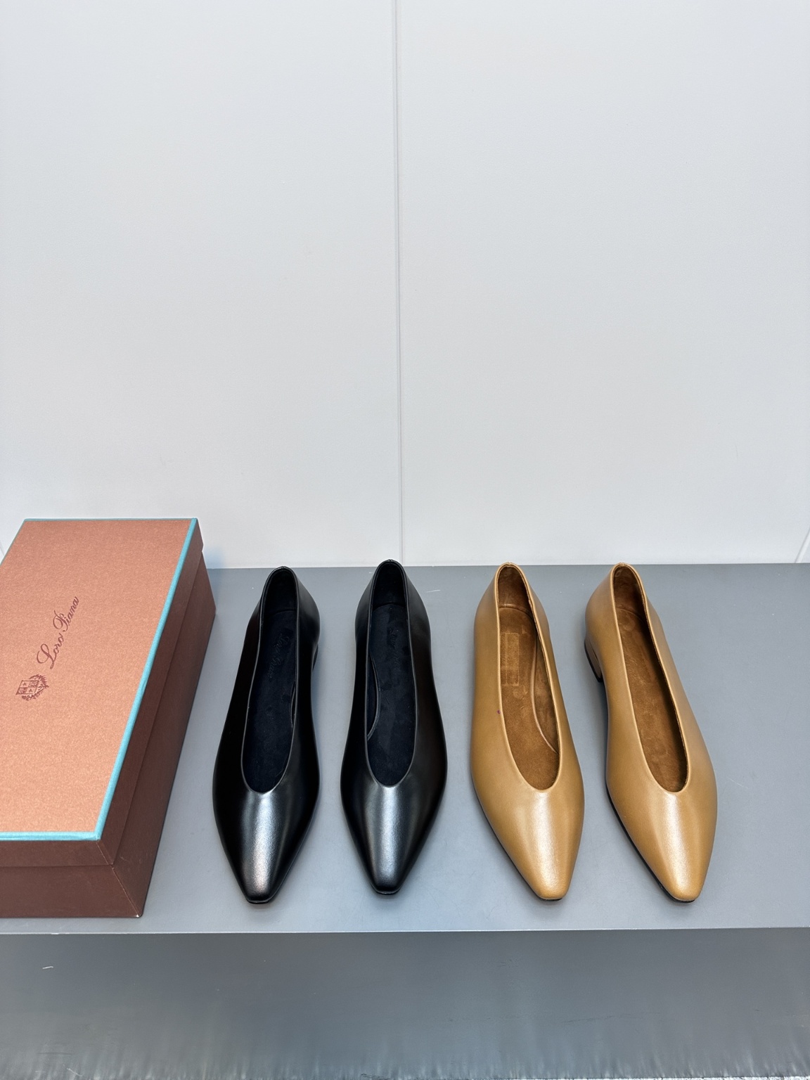 로로피아나 플랫슈즈