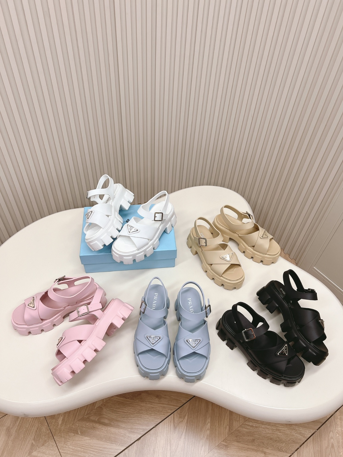 프라다 샌들