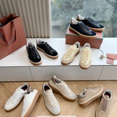 로로피아나 스니커즈