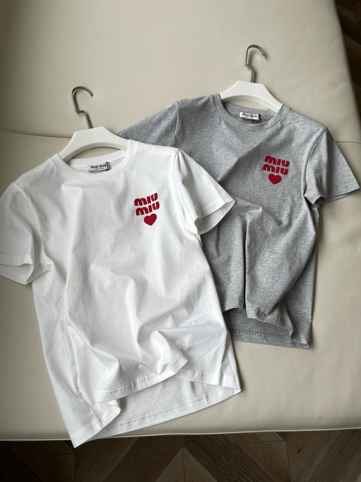 미우미우 반팔티