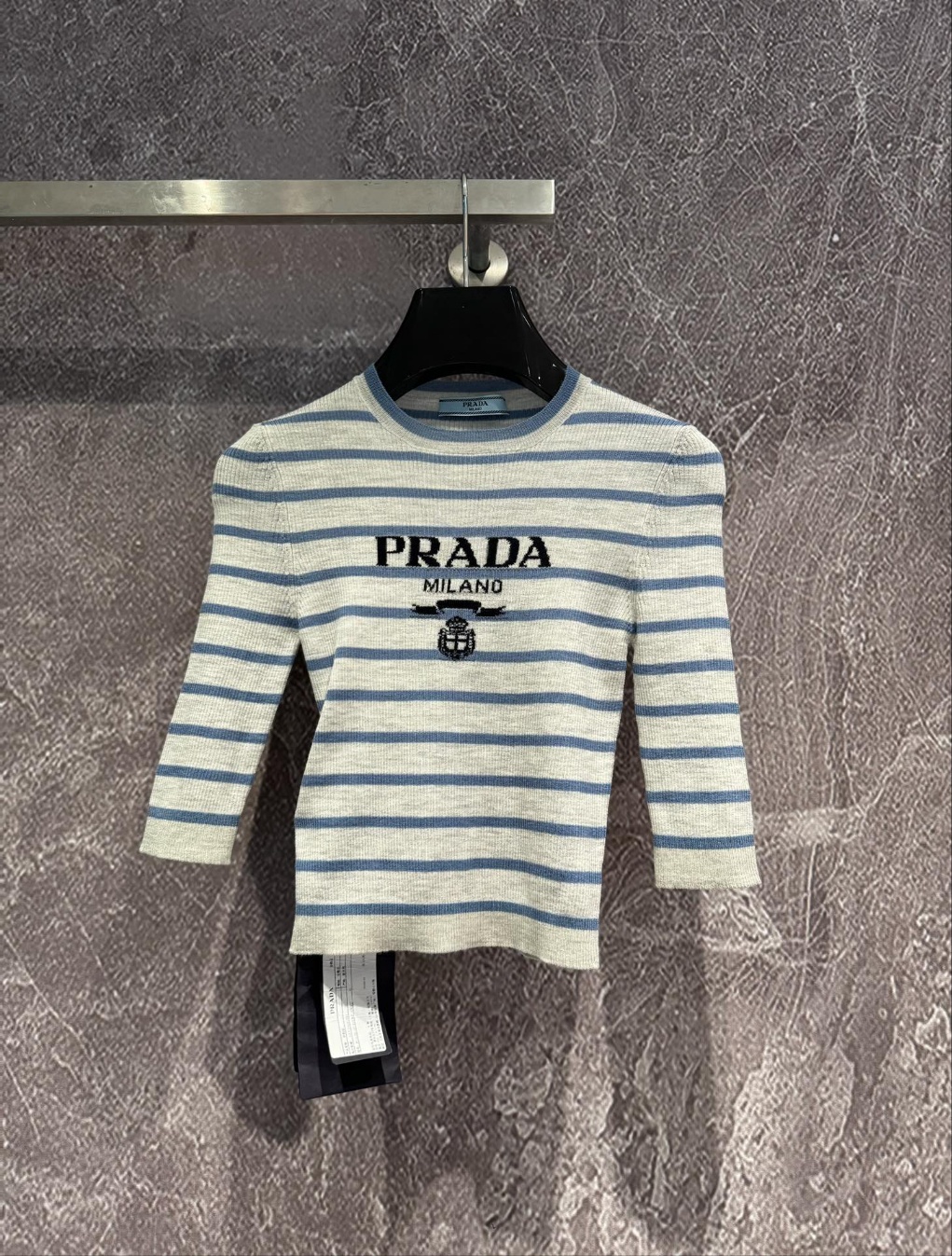 프라다 반팔니트