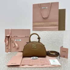 미우미우 가죽탑핸들백
