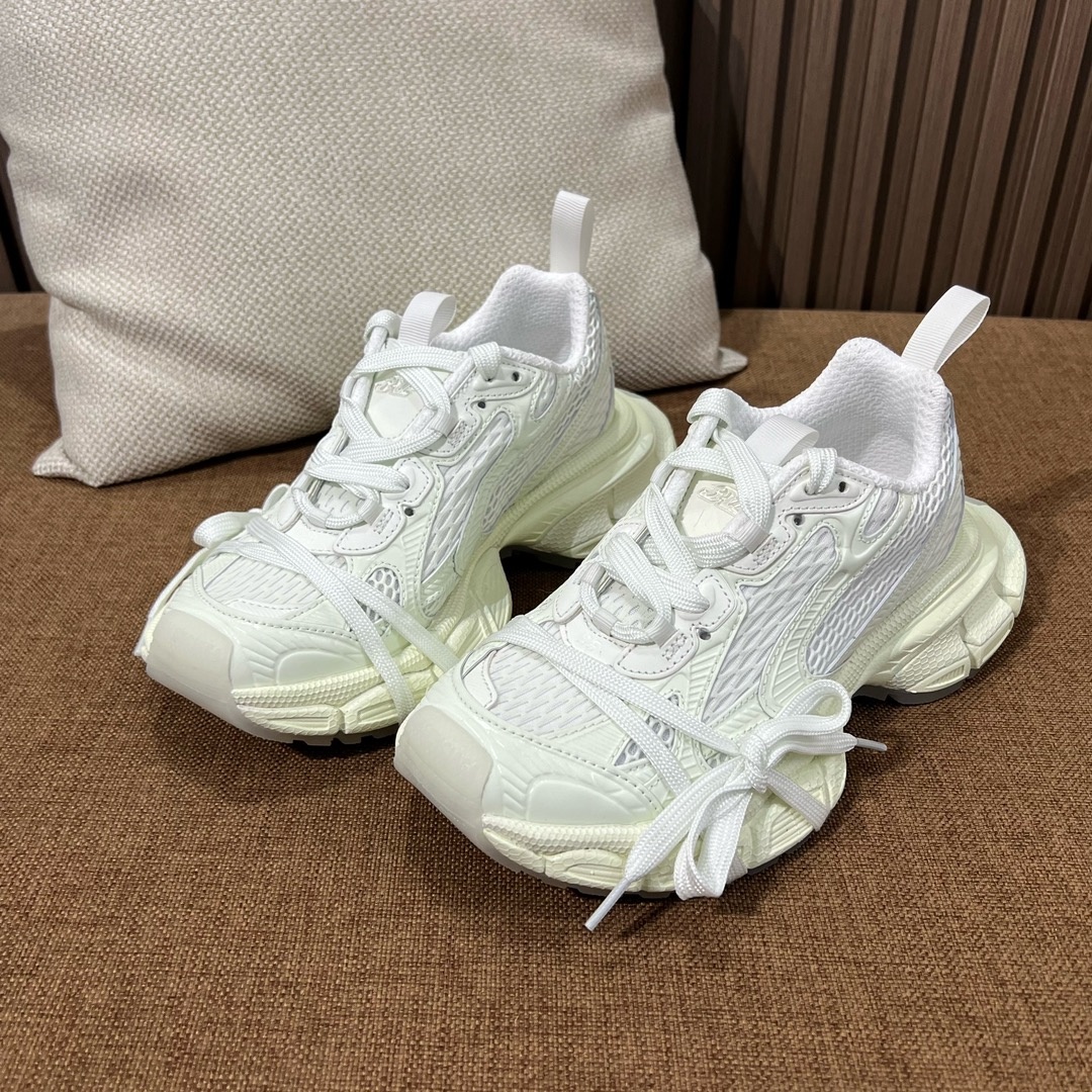 발렌시아가 스니커즈