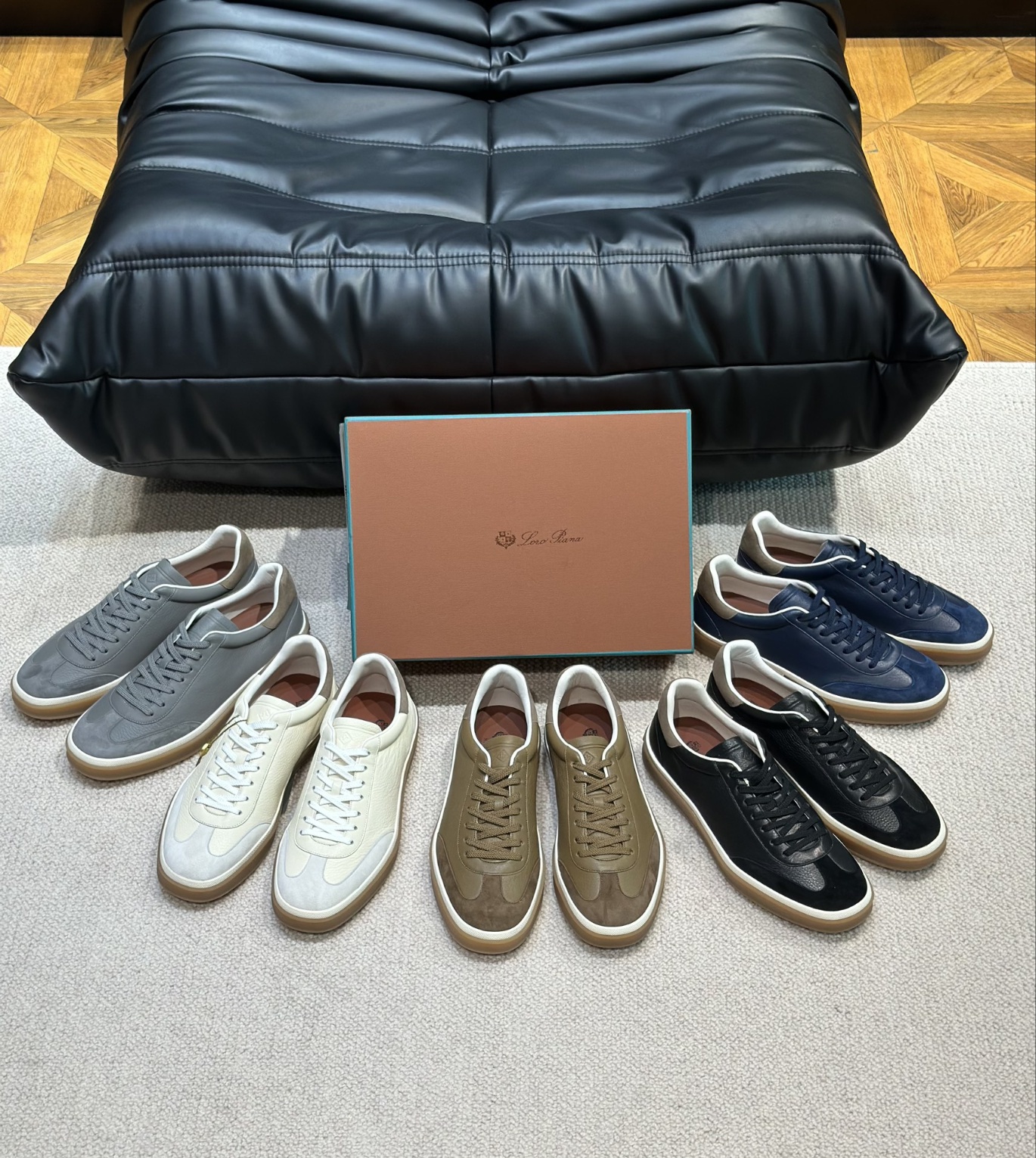 로로피아나 스니커즈