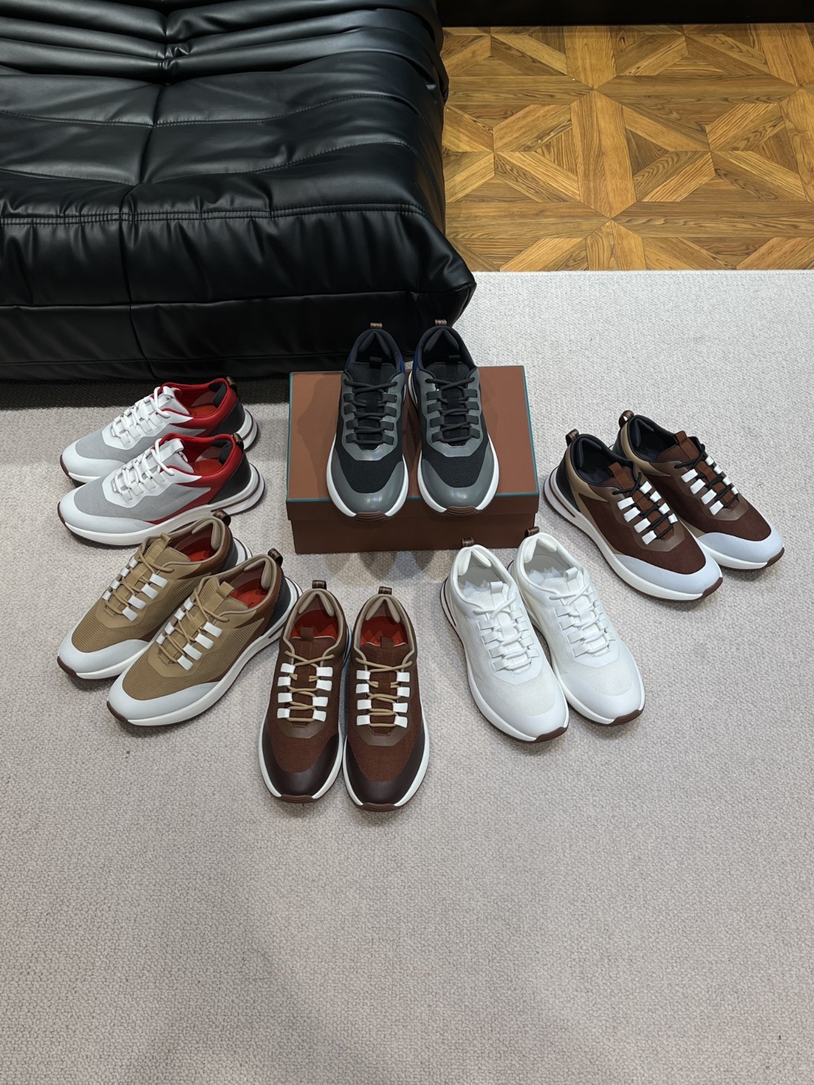 로로피아나 스니커즈