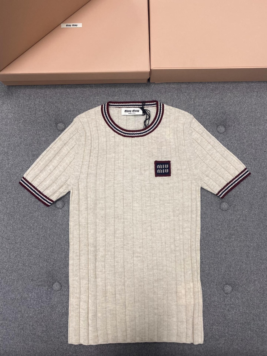 미우미우 반팔니트