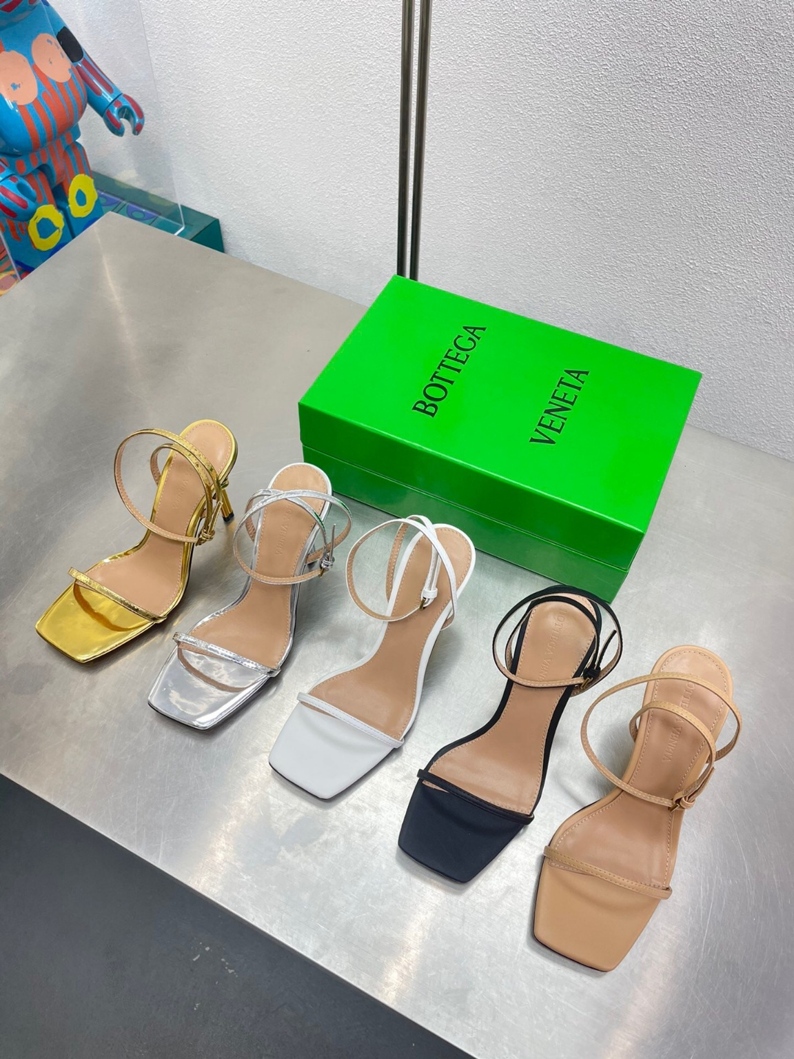 보테가베네타 샌들