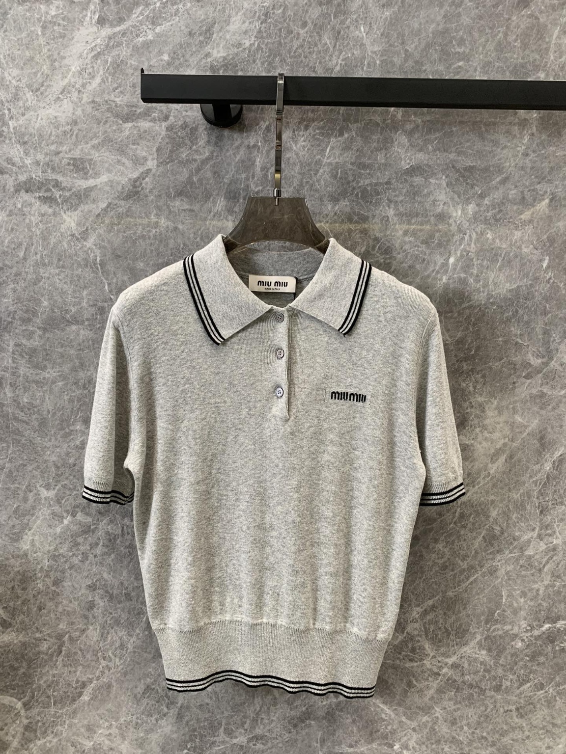 미우미우 반팔니트