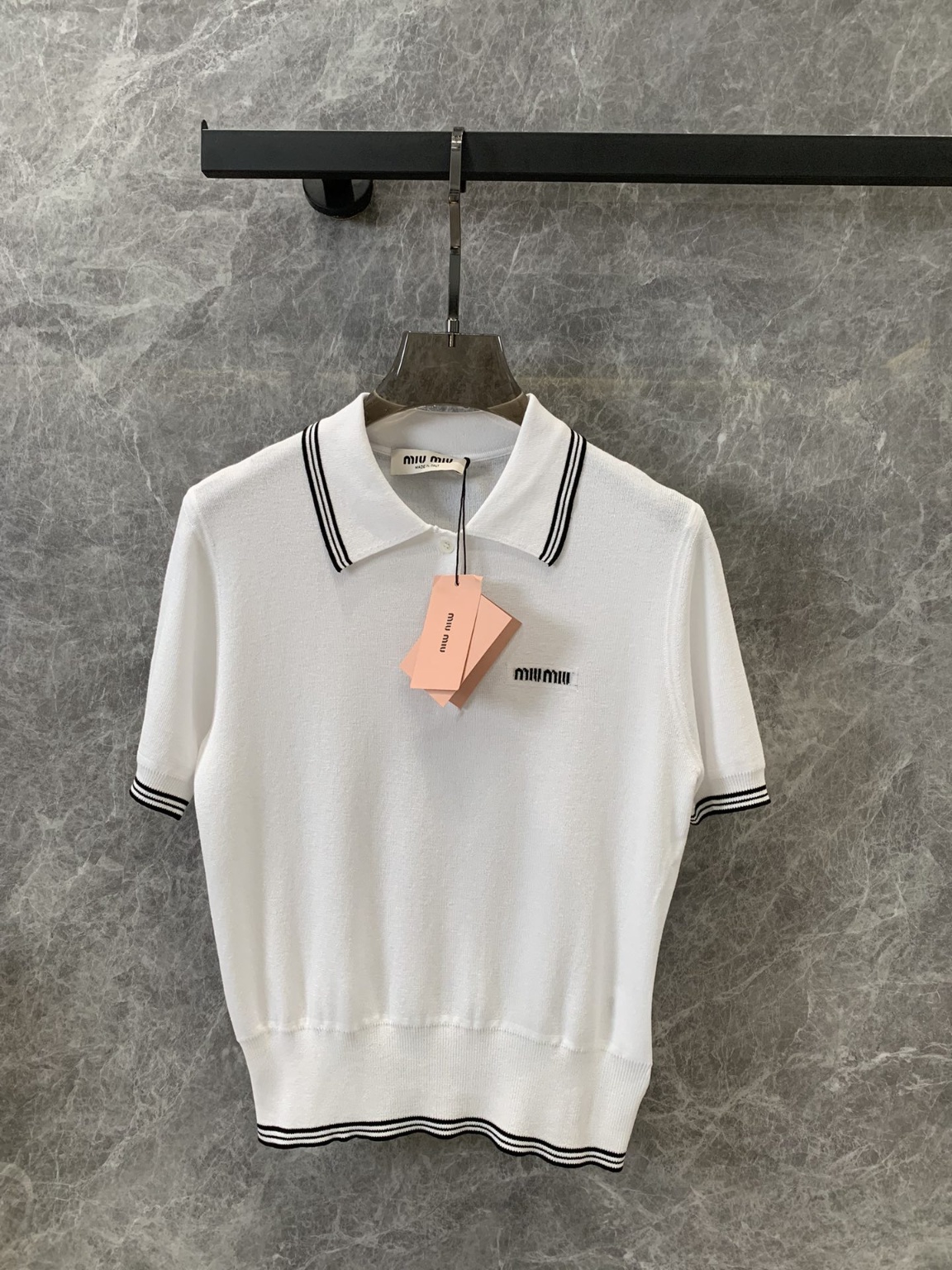 미우미우 반팔니트
