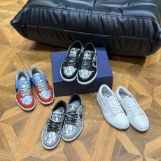디올 스니커즈