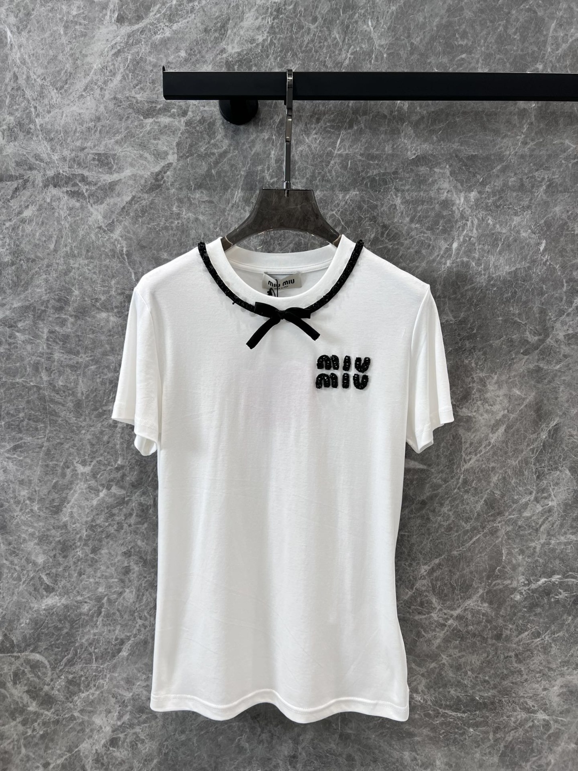 미우미우 반팔티