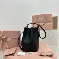 미우미우 레더버킷백