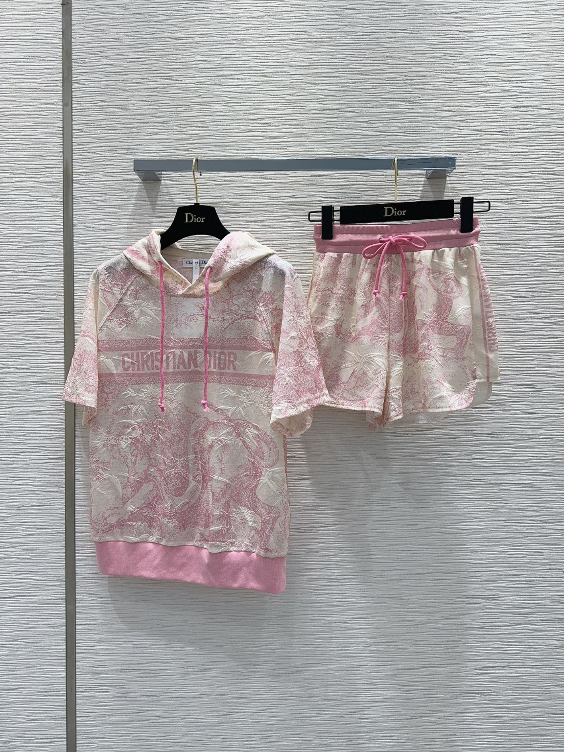 디올 트레이닝복