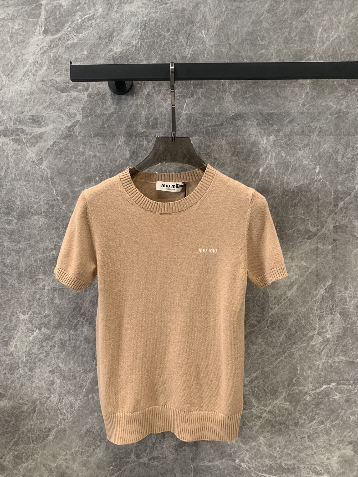 미우미우 반팔니트