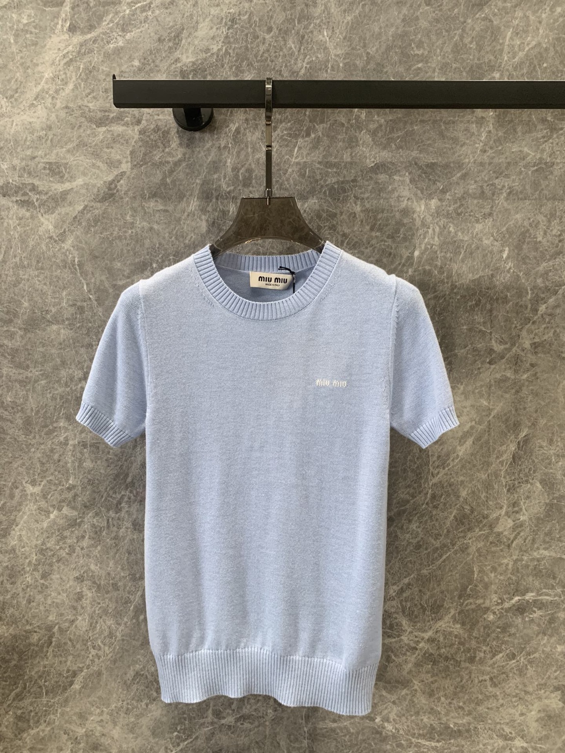 미우미우 반팔니트