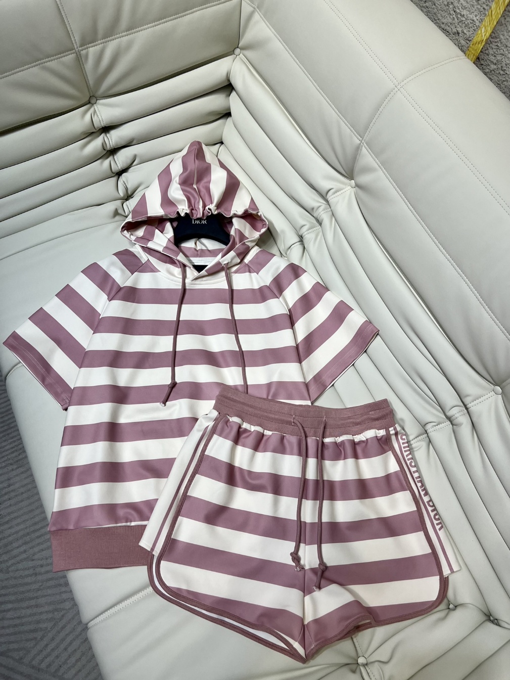 디올 트레이닝복