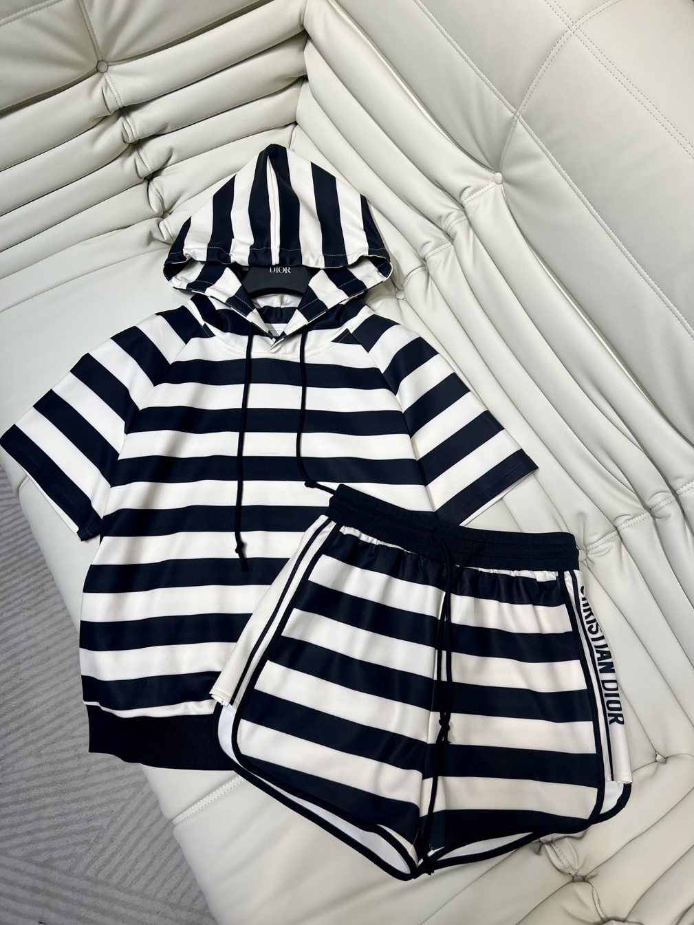 디올 트레이닝복