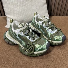 발렌시아가 스니커즈