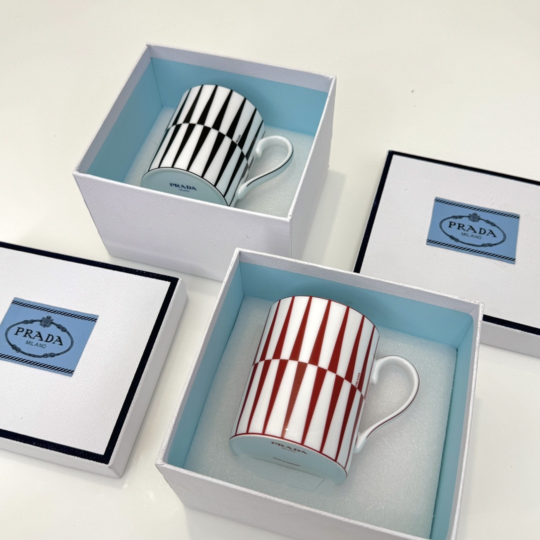 프라다 머그컵