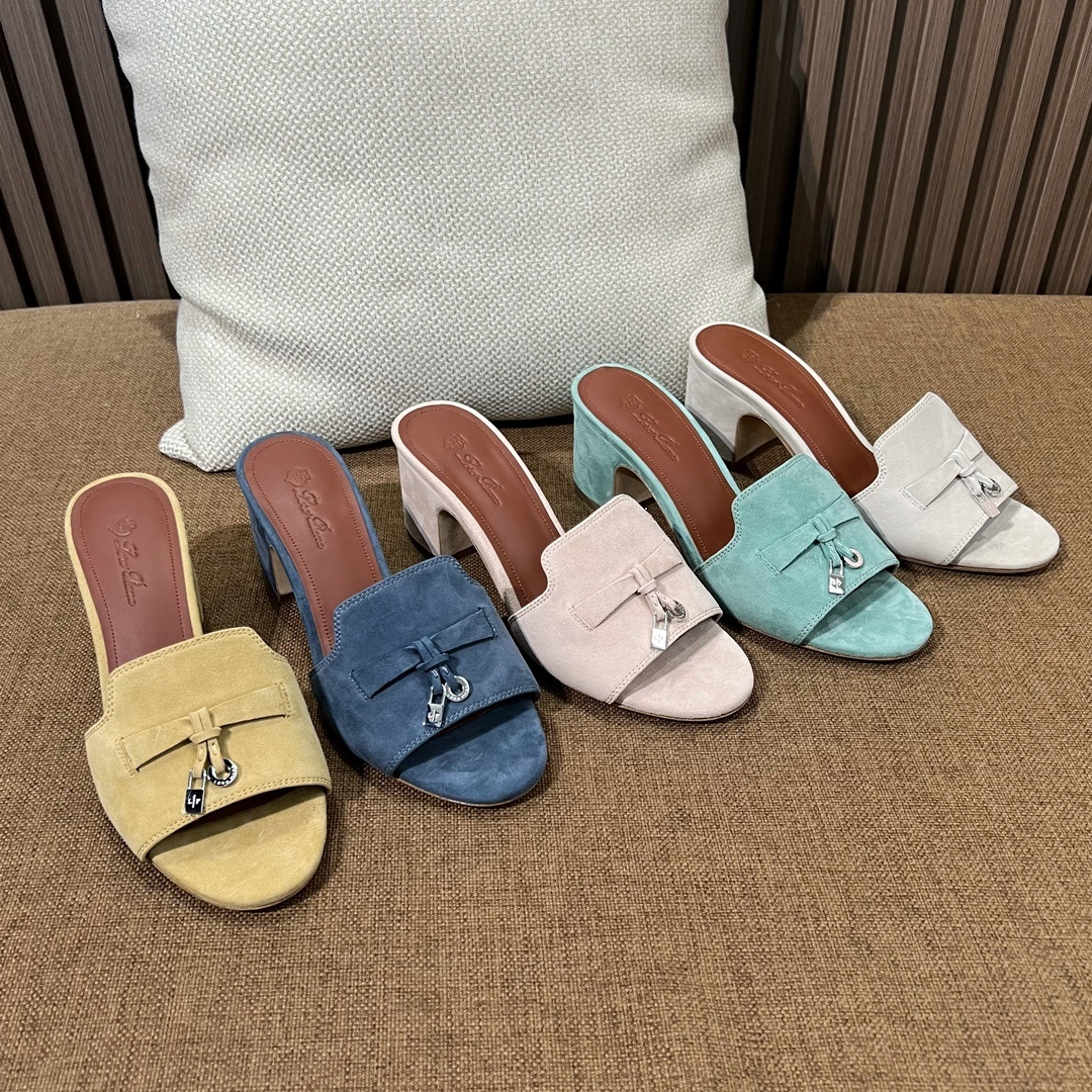 로로피아나 뮬슬리퍼