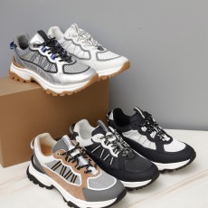 버버리 스니커즈