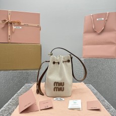 미우미우 캔버스레더버킷백