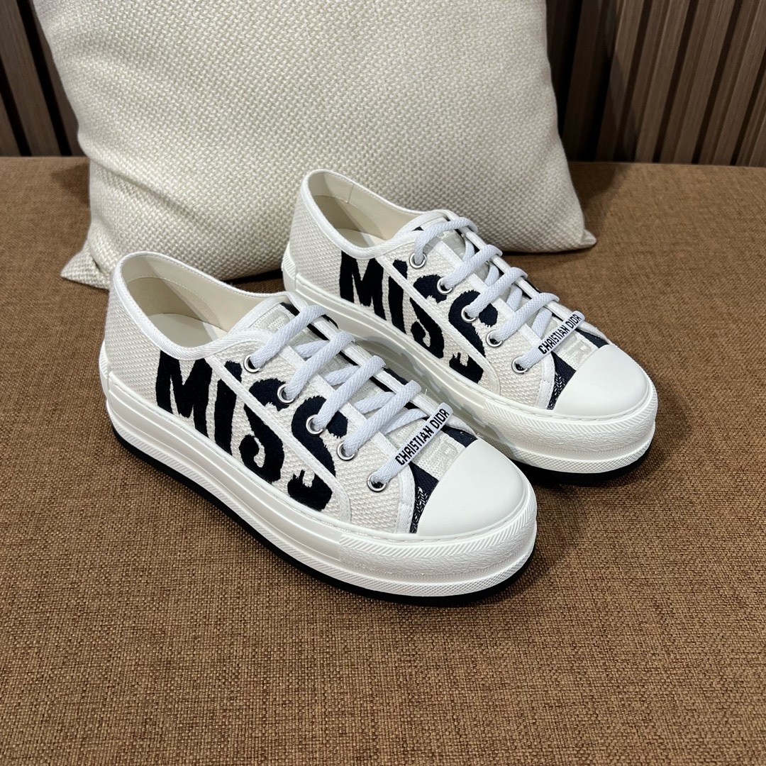 디올 스니커즈